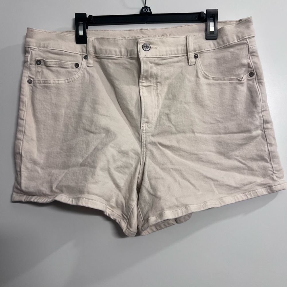 American Eagle off-white shorts